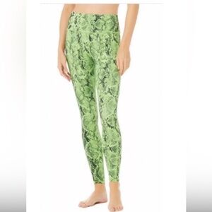 Alo Yoga High Waist Vapor Leggings in Neon Lime. NWOT. Size XS.
